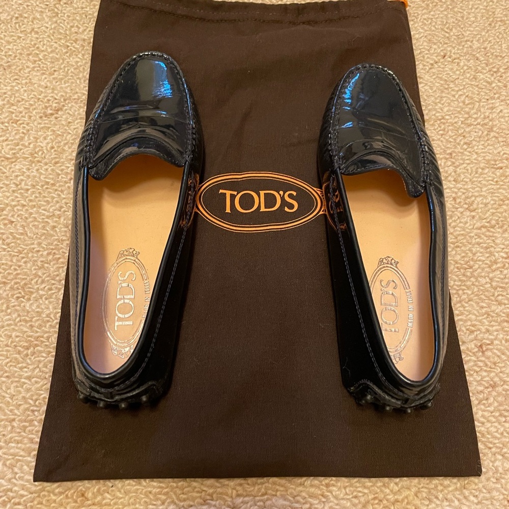Tod’s Gommino Driving Moccasins, navy blue patent, size 7, beautiful condition